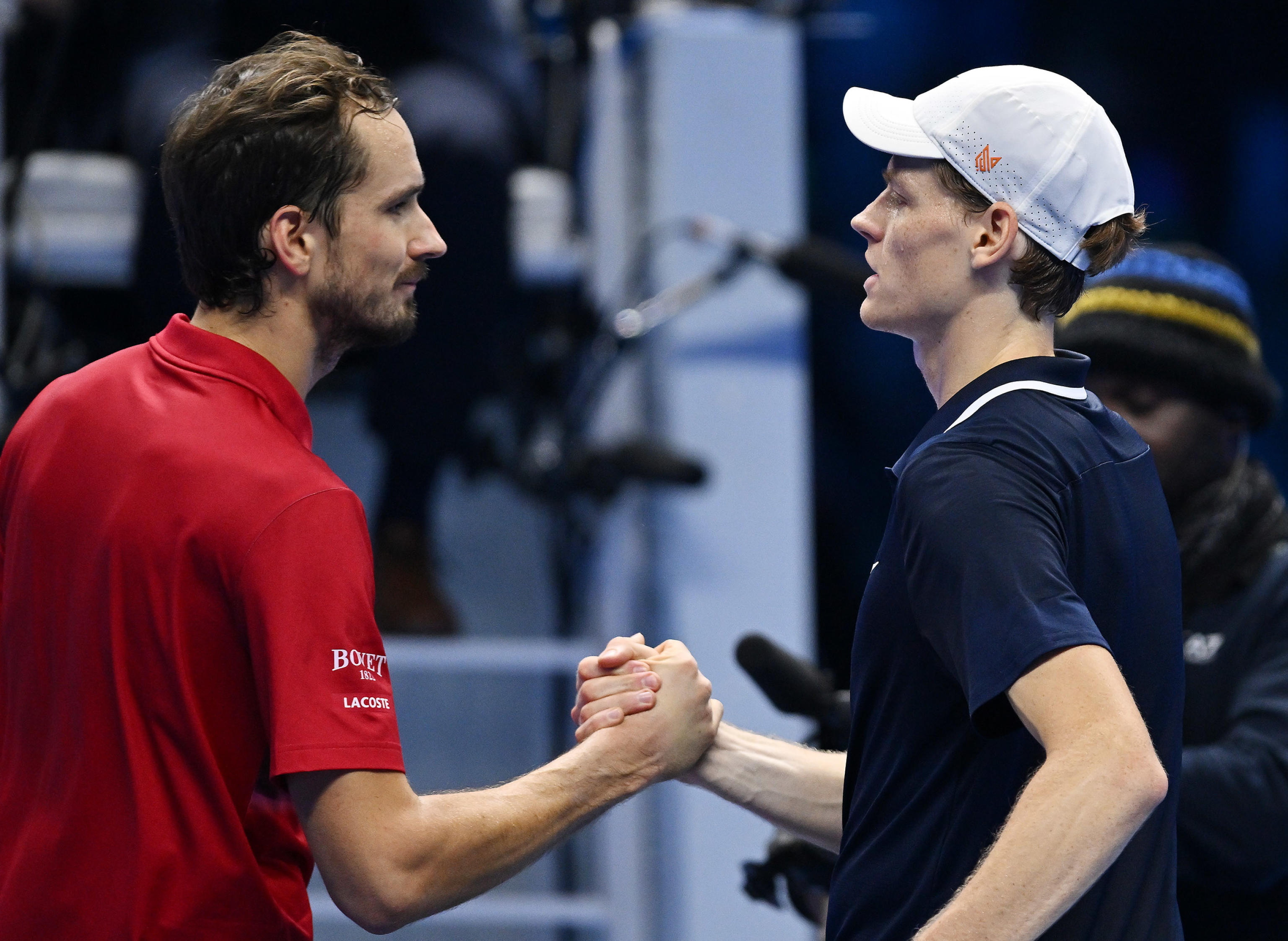 包含法国网球队轻取美国网球队，梅德韦杰夫制霸全场的词条