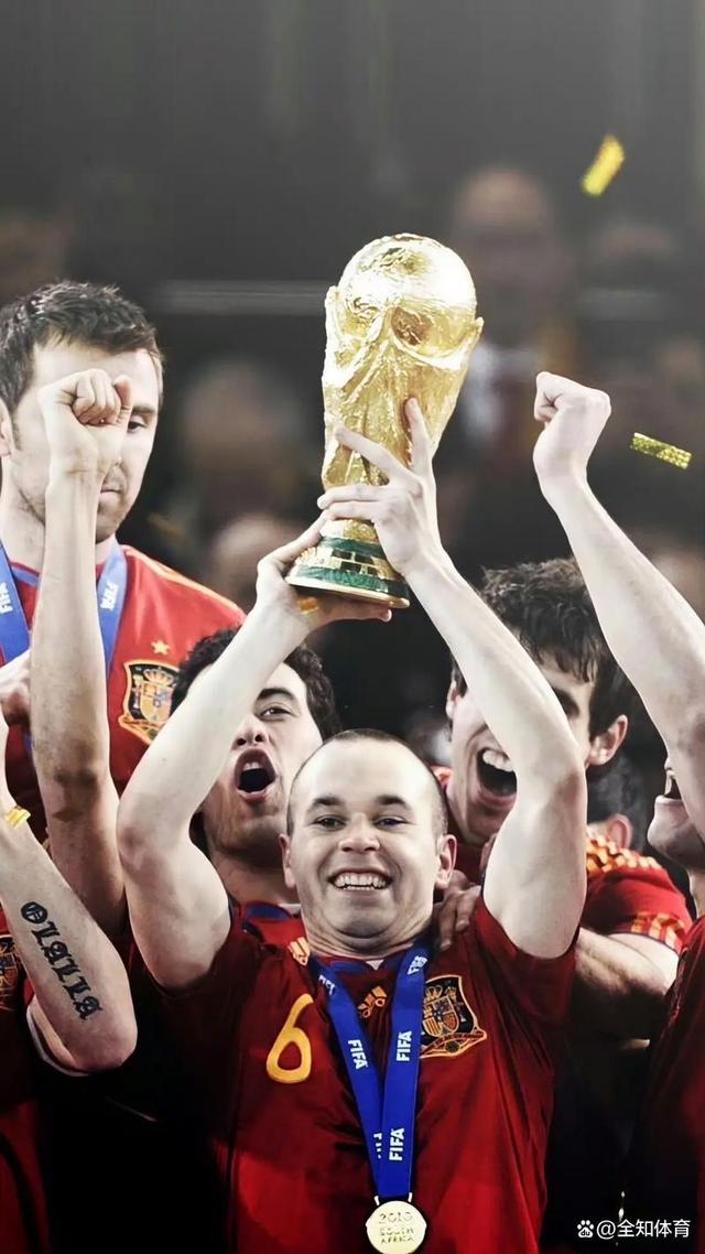 关于足球传奇退役风波，球迷心情沉重肆意引发热议的信息