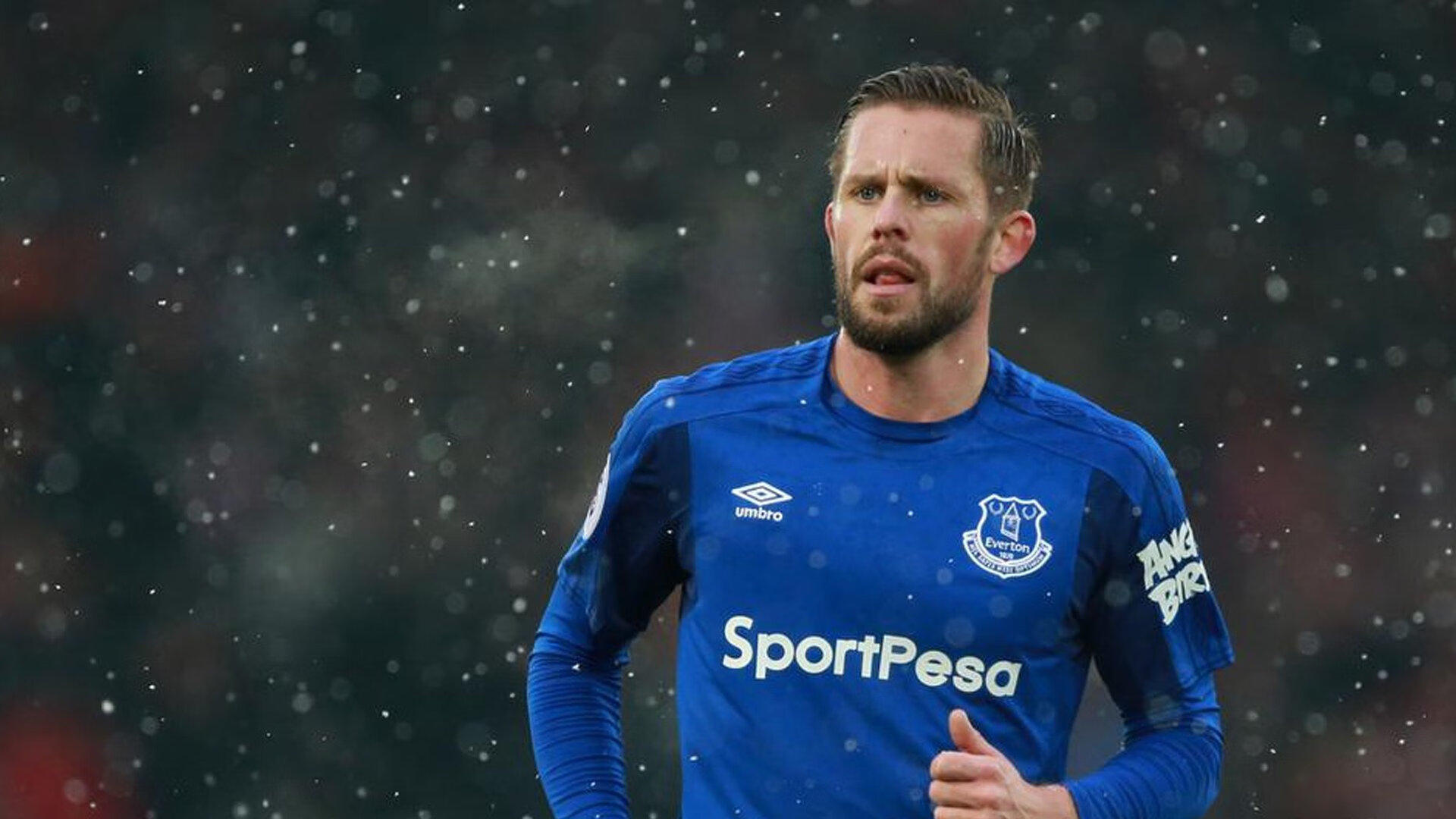 F1新赛季揭幕战之夜,伦纳德全程高能输出,诠释何为赛道与球场的双料王者