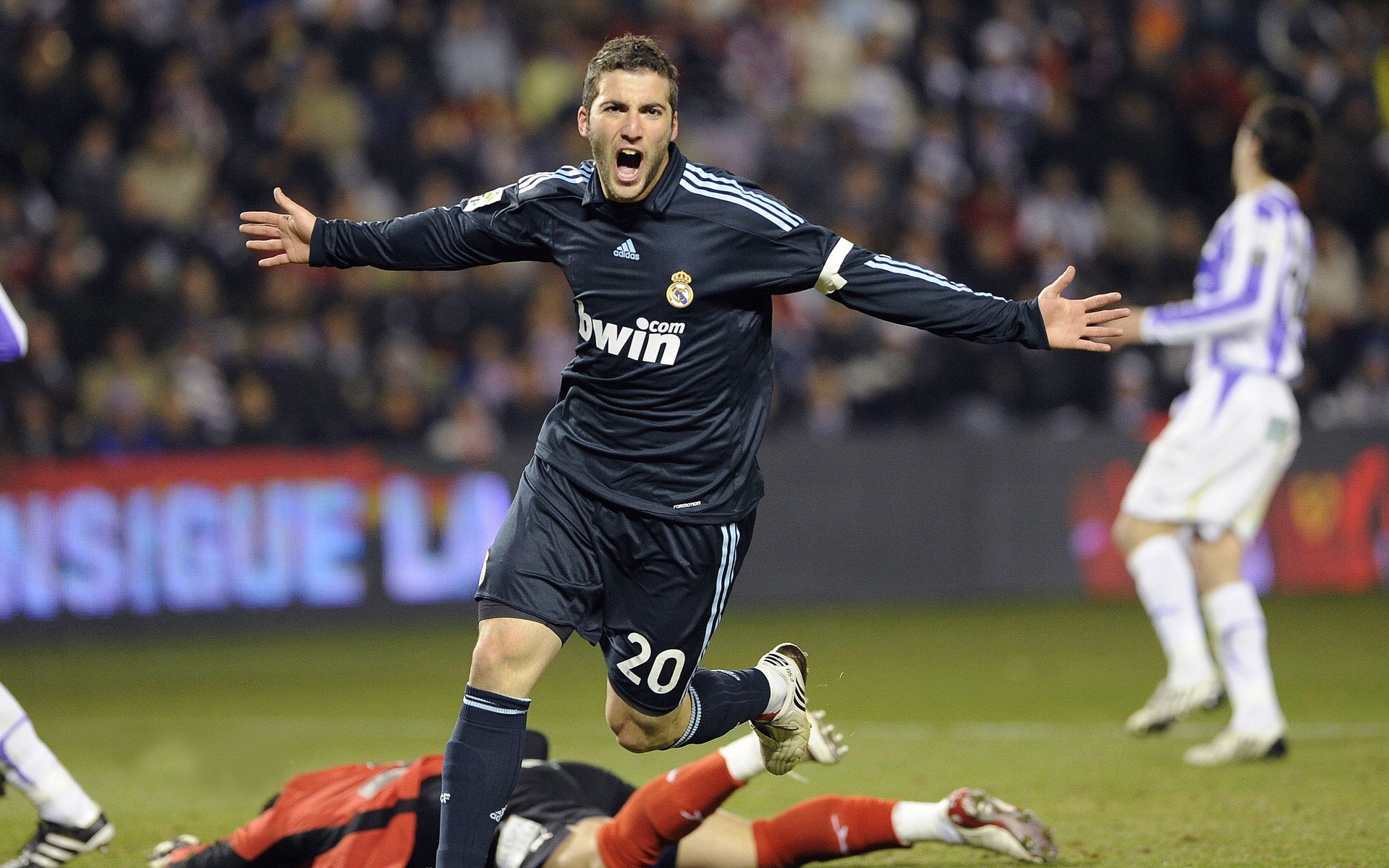 铁血防线铸就欧战经典，戈麦斯一锤定音—AC米兰客场锁死皇家社会晋级之路