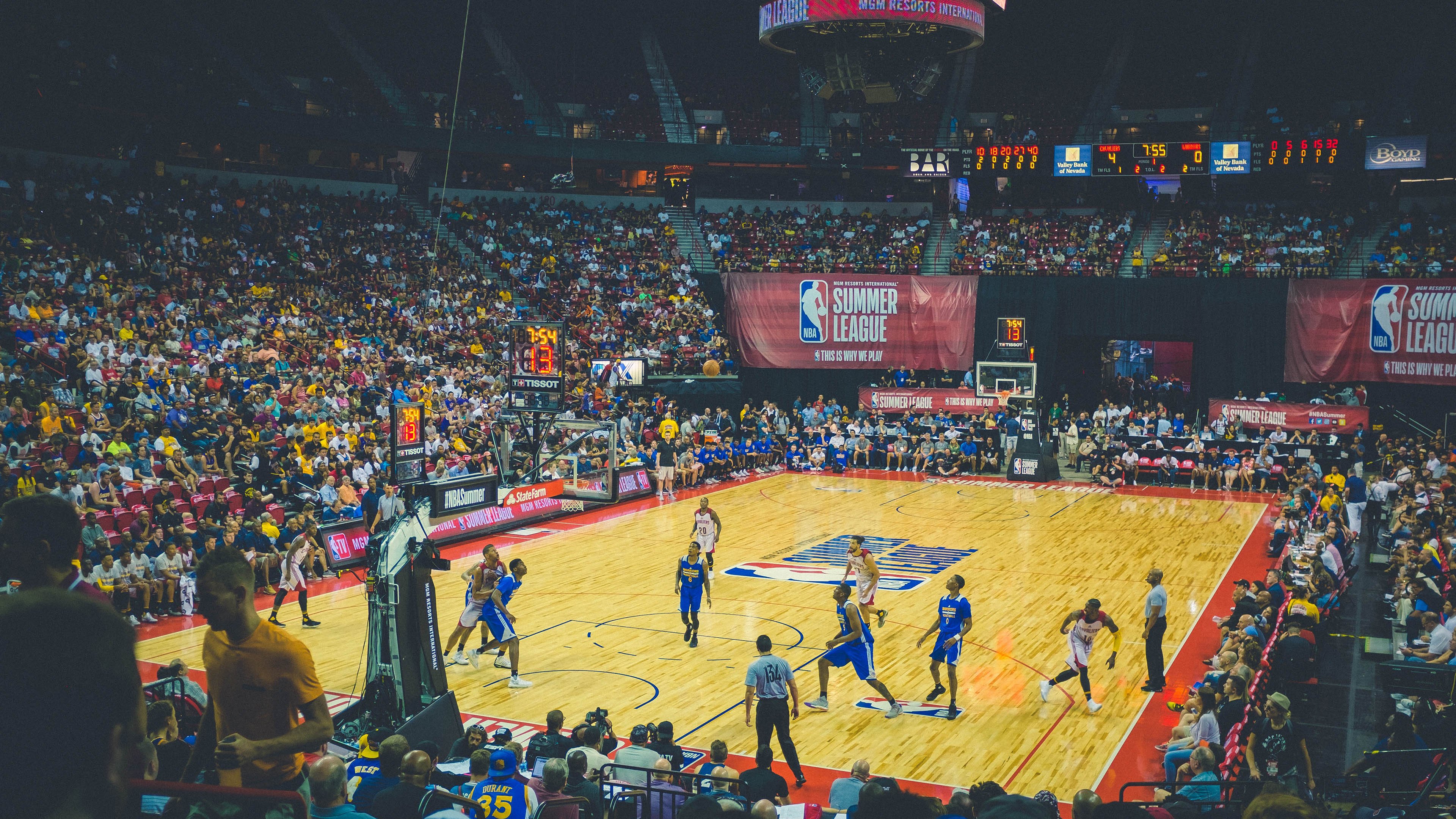 马刺团队风暴席卷奥兰多,麦科勒姆火力全开难救主