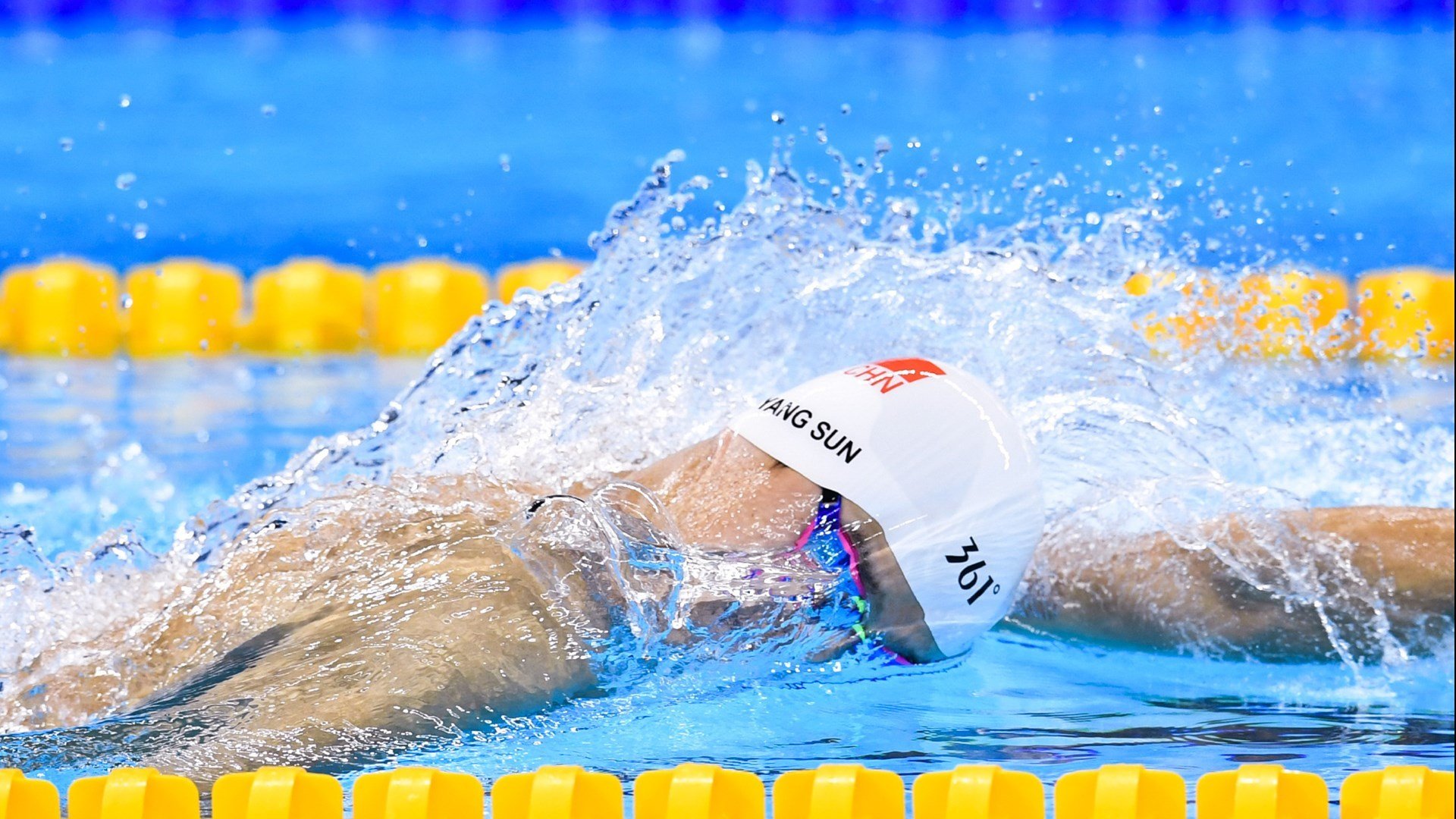 拜仁横扫摩洛哥，阿什拉夫高光表现背后的战术密码